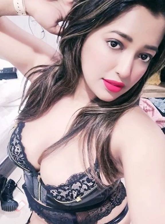Ahmedabad aged housewife Call Girl